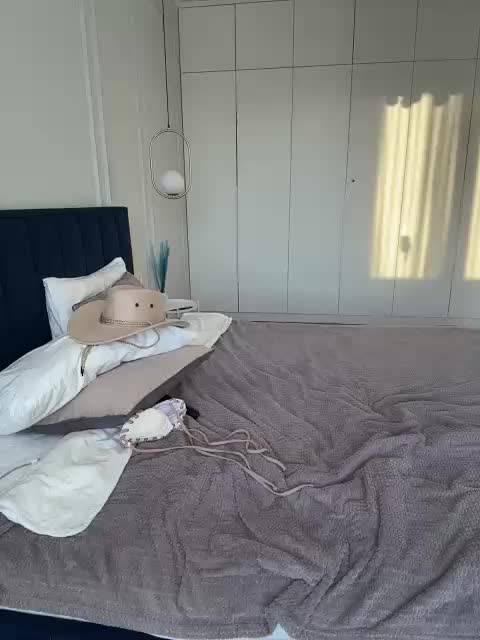 Oops_kiraa Adult Chat August 27, 2025