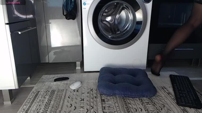 --Kris-- Adult Chat August 27, 2025