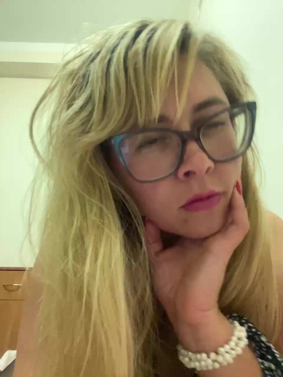 Elegant00Girl Adult Chat August 27, 2025