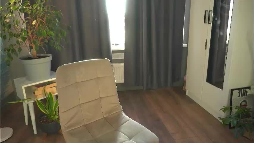 lisa_schiele Adult Chat August 27, 2025