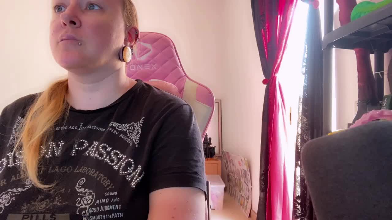 NylonQueen Adult Chat August 27, 2025