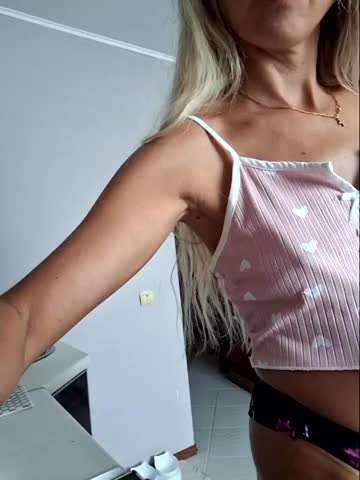 b_l_o_n_d_i_n_k_a Adult Chat August 28, 2025