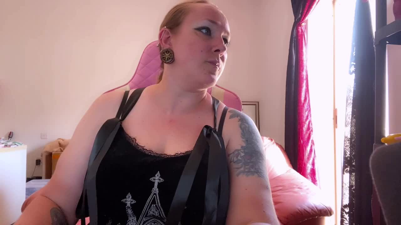 NylonQueen Adult Chat August 28, 2025