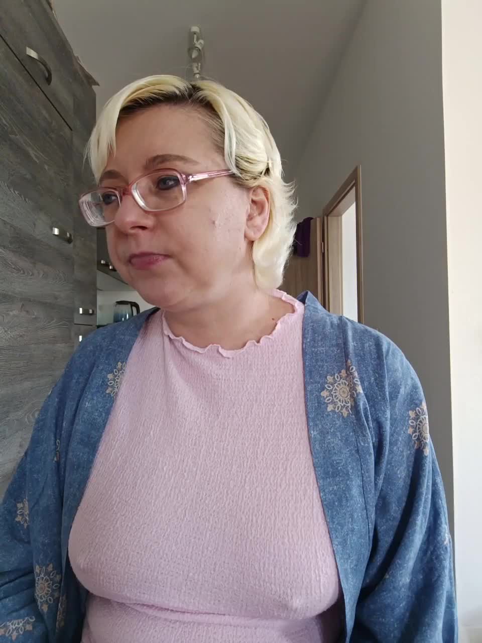 Vika211 Adult Chat August 28, 2025