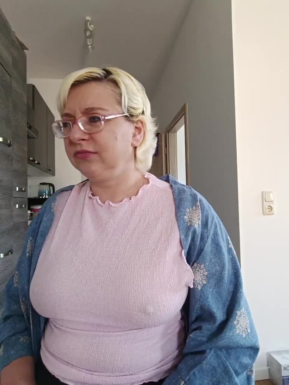 Vika211 Adult Chat August 28, 2025