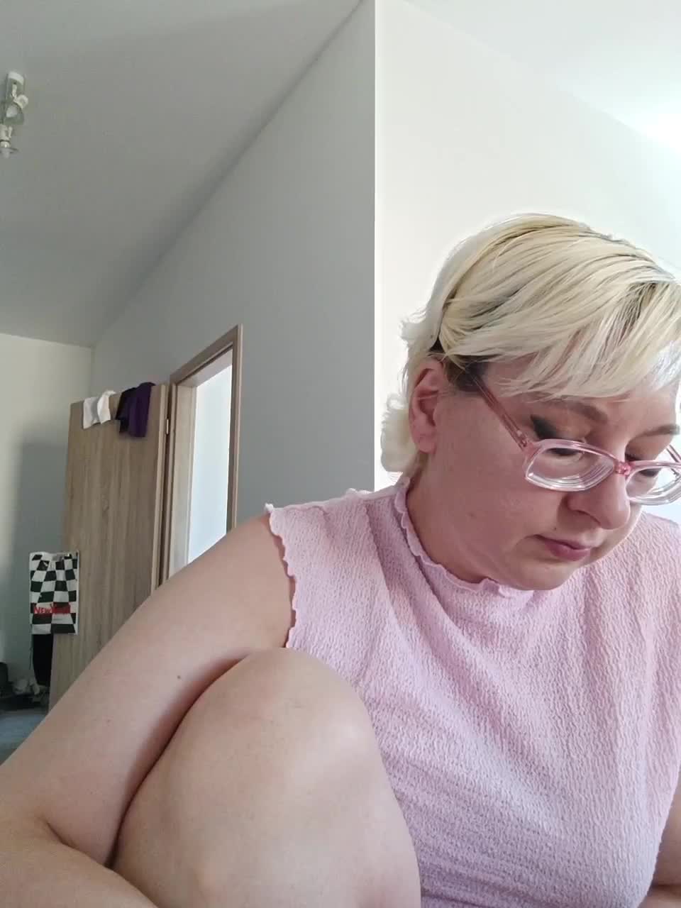 Vika211 Adult Chat August 28, 2025