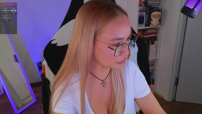 Emili1- Adult Chat August 28, 2025