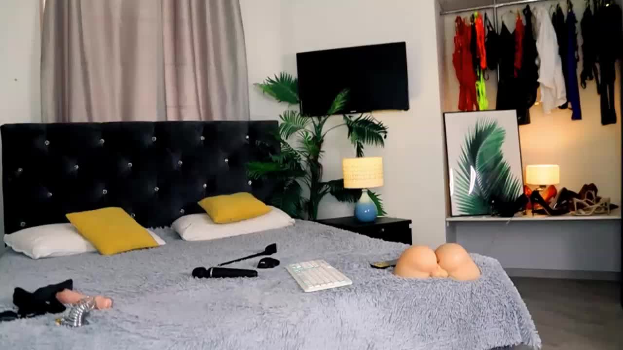 InvitingTina Adult Chat August 28, 2025