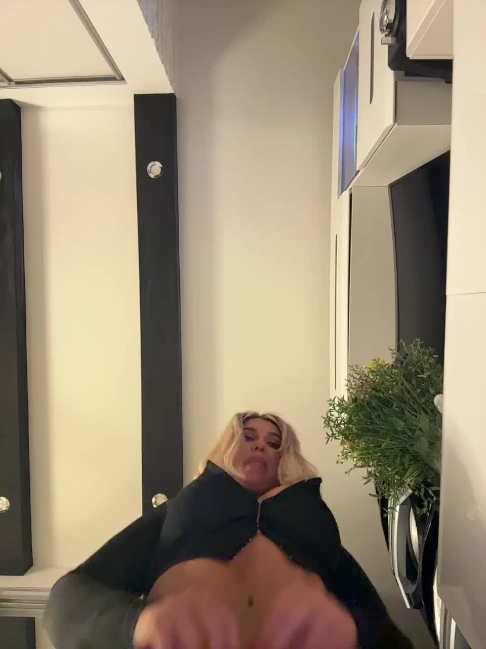 Kotofeyka1 Adult Chat August 28, 2025