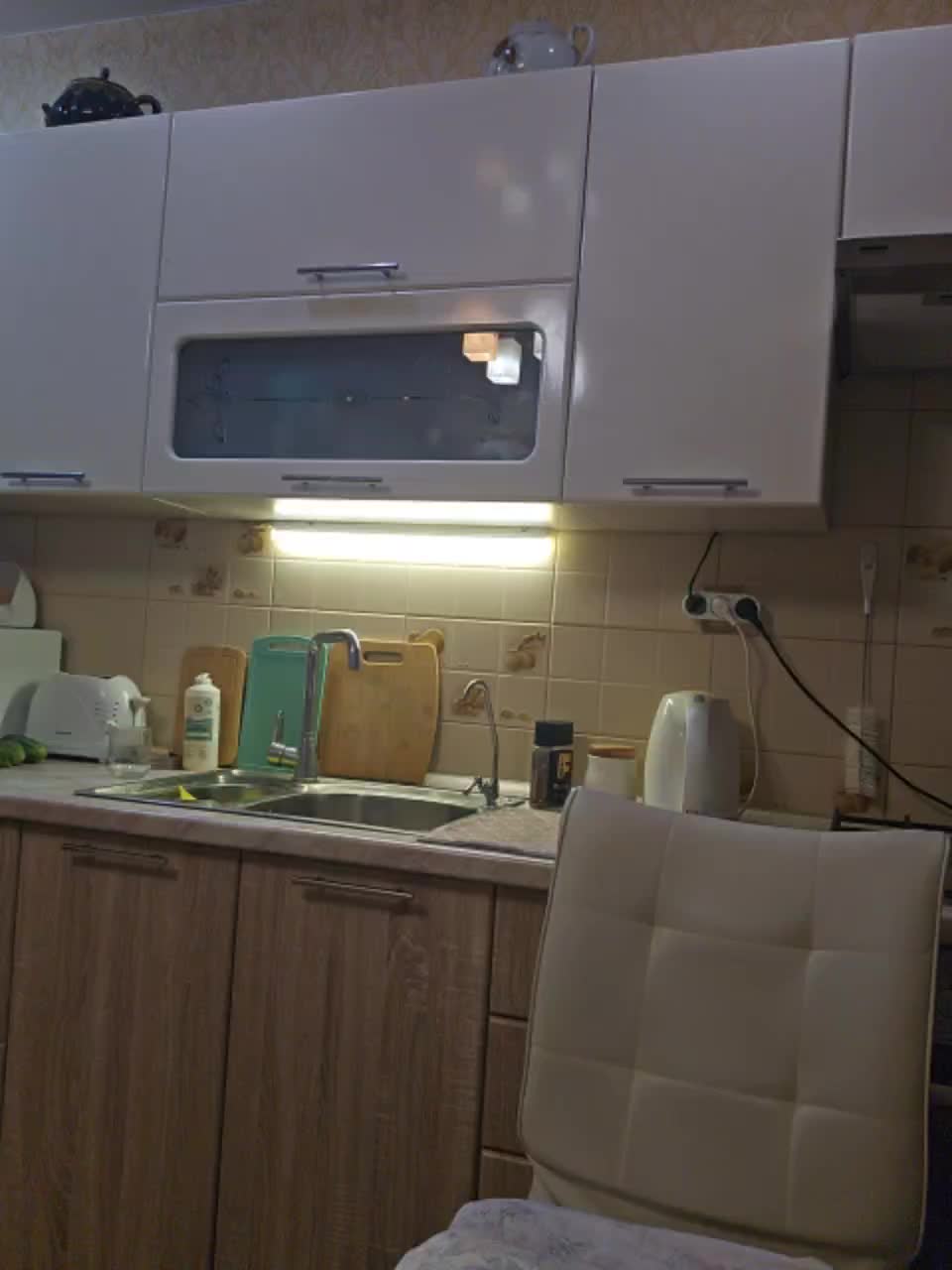 Pink-Lips Adult Chat August 29, 2025