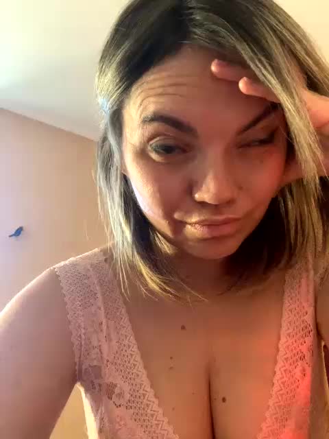 Ella-Pearlie Adult Chat August 29, 2025