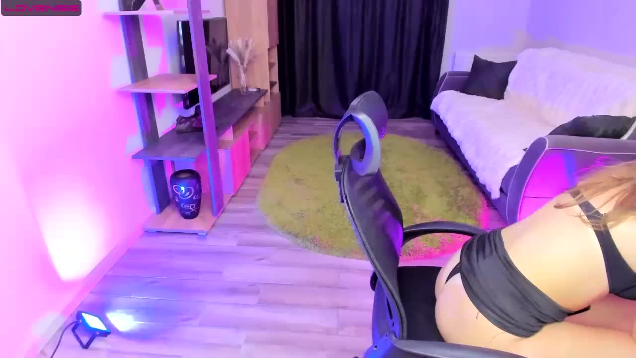 StrippingLady Adult Chat August 30, 2025