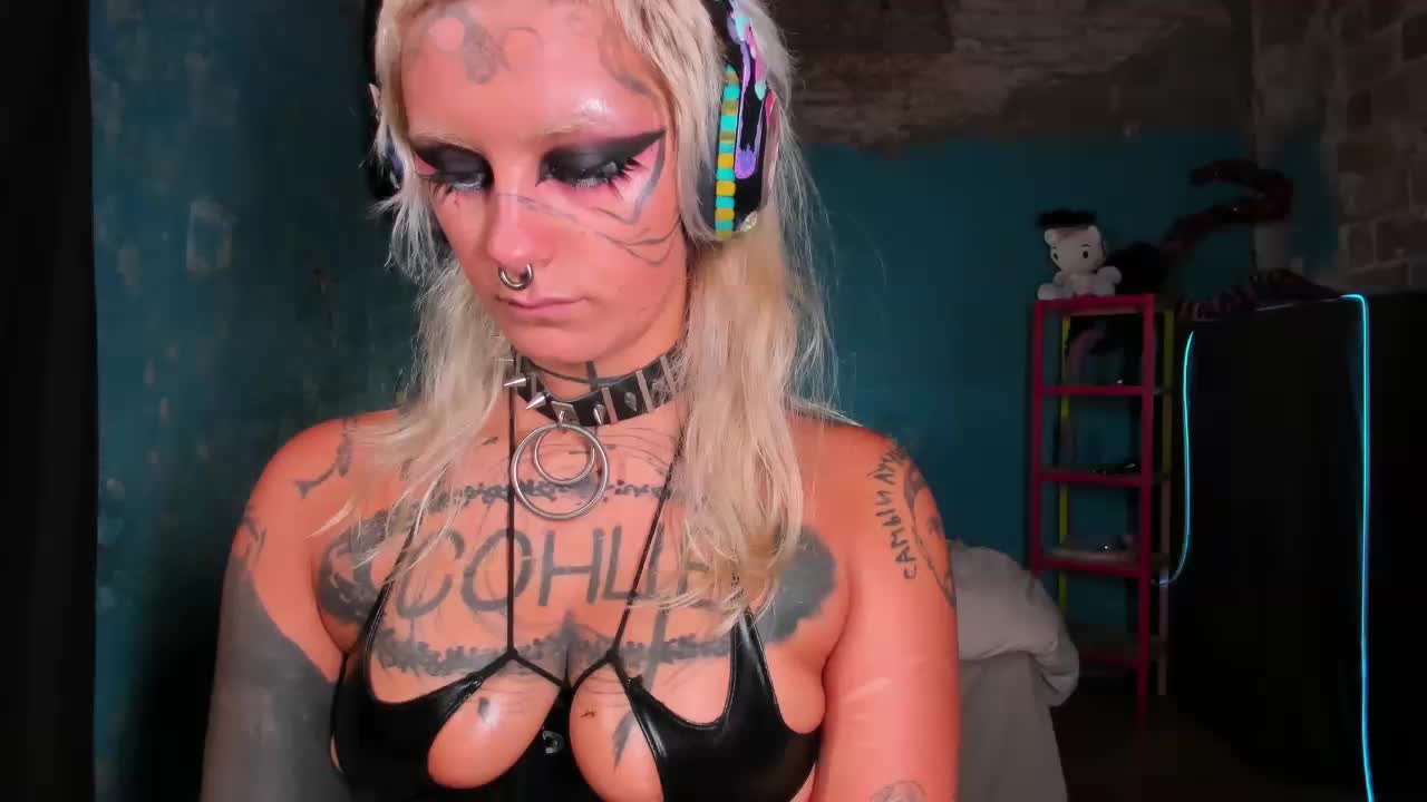 Lady-sontse- Adult Chat August 30, 2025