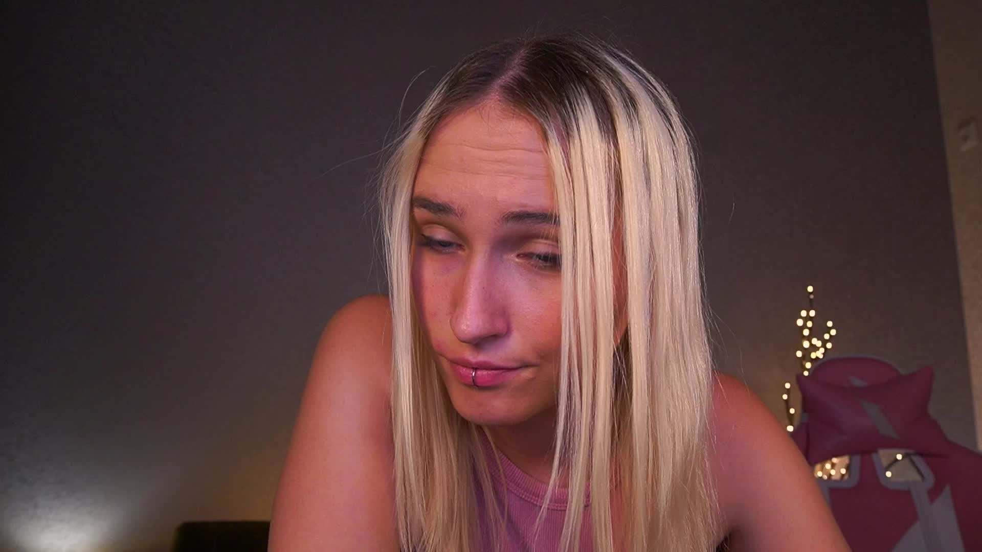 LilElfie Adult Chat August 30, 2025