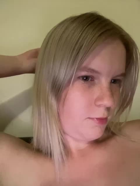 Amelia2004 Adult Chat August 31, 2025