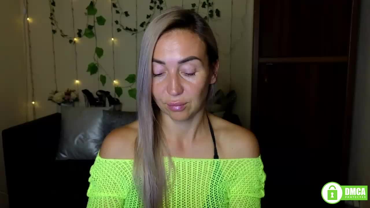 Jullyblondkiss Adult Chat August 31, 2025