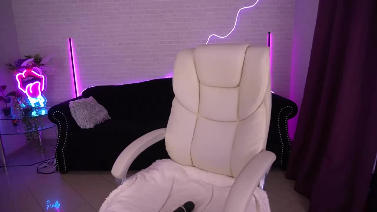 DaenerysDaen Adult Chat August 31, 2025