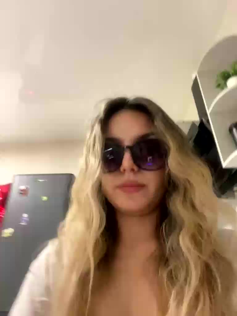 JULIE21 Adult Chat August 31, 2025