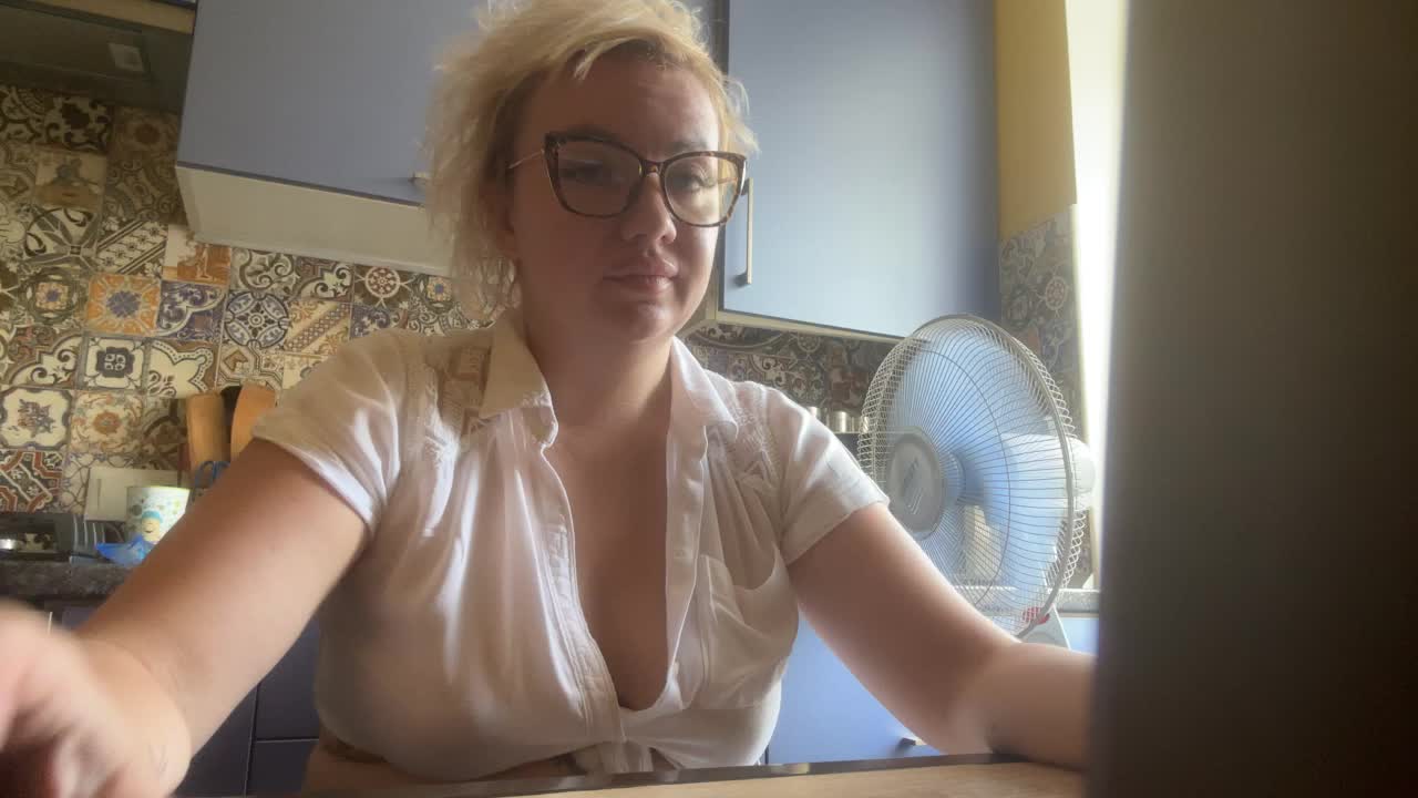 Oksana494 Adult Chat August 31, 2025