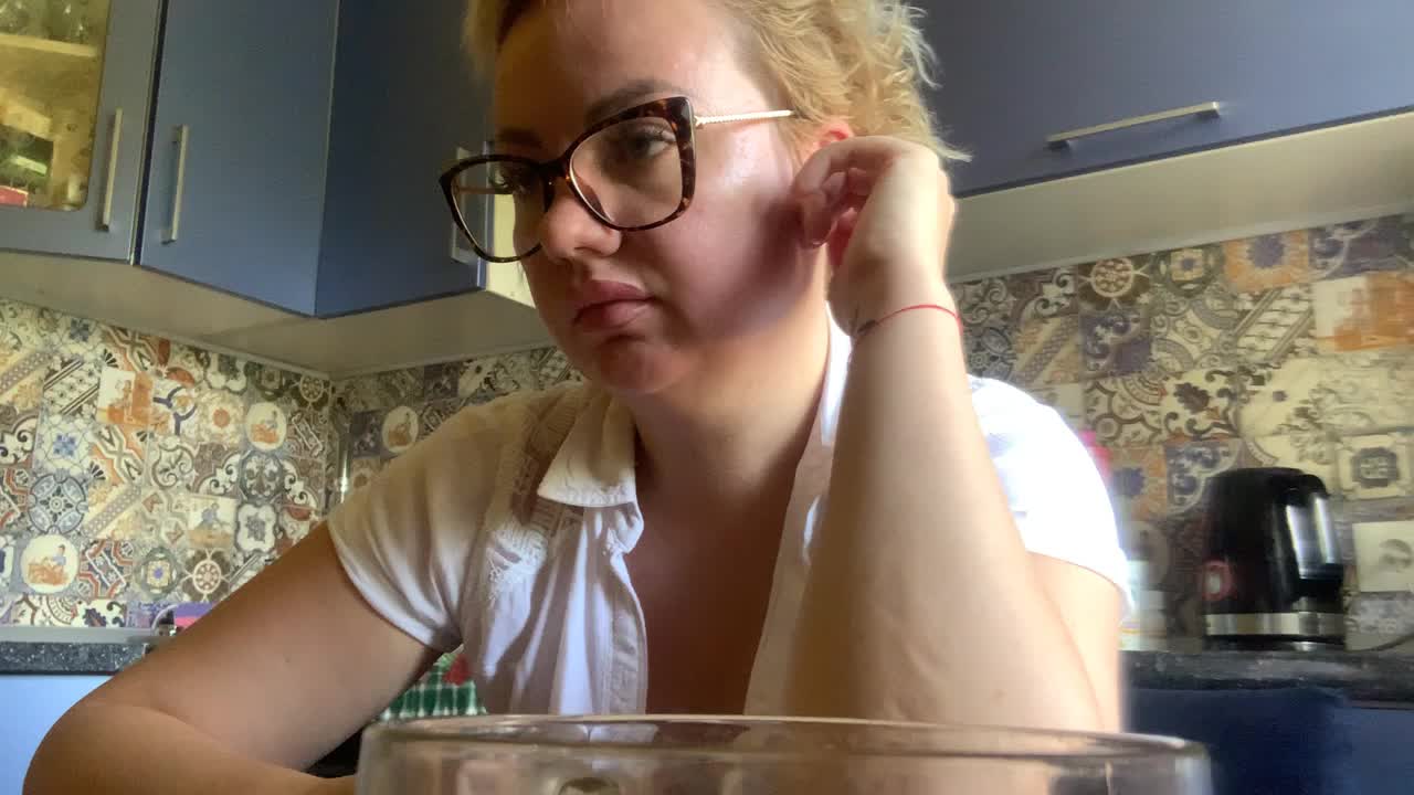 Oksana494 Adult Chat September 1, 2025