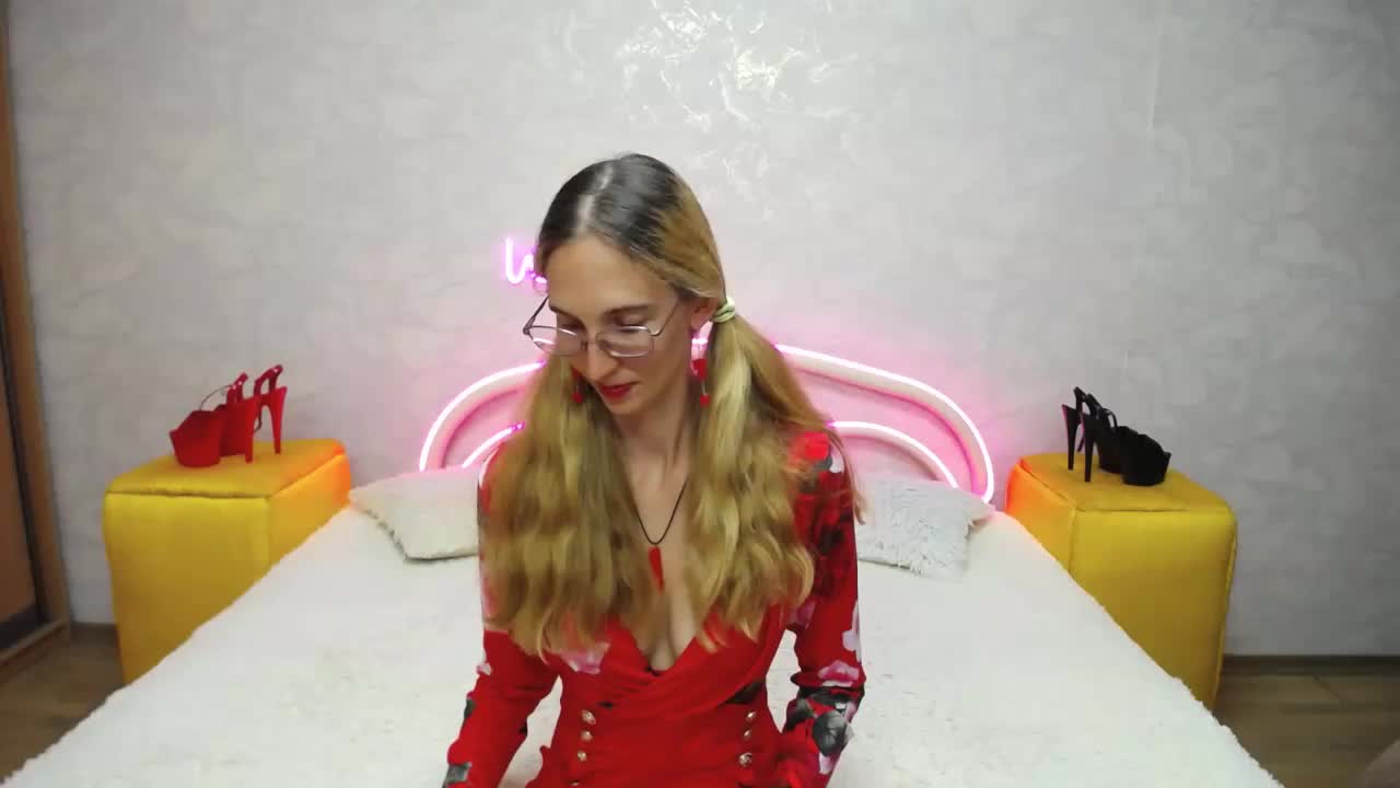 LizzieBrait Adult Chat September 1, 2025