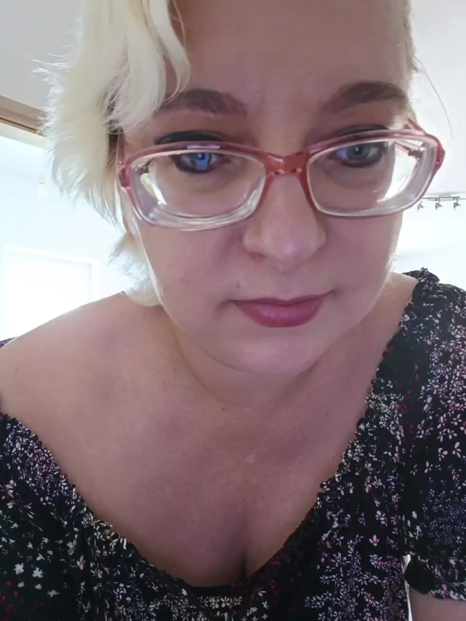 Vika211 Adult Chat September 1, 2025