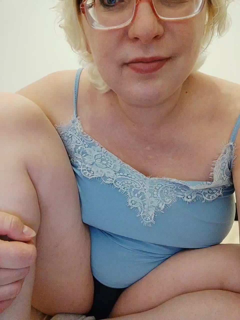 Vika211 Adult Chat September 3, 2025