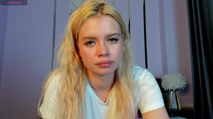 AlisaGoldie Adult Chat September 4, 2025