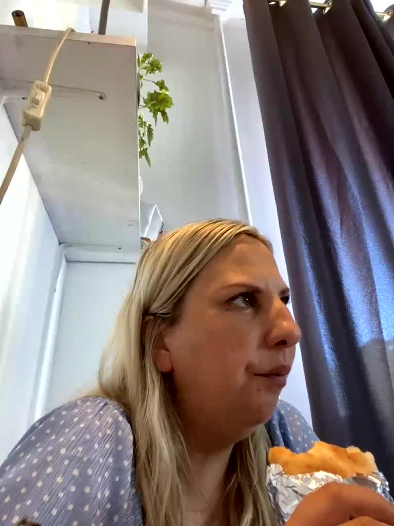 Roksi-8 Adult Chat September 5, 2025