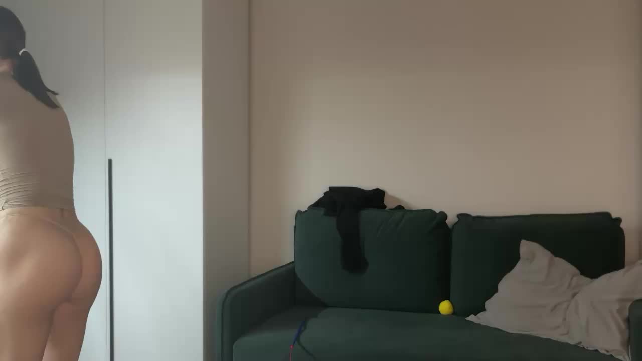 v_-_-_v Adult Chat September 5, 2025