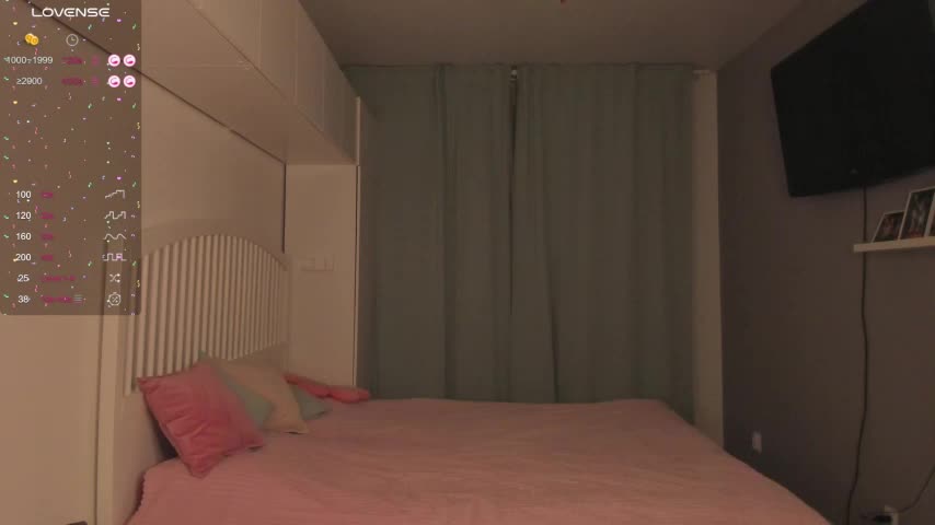 Olivia_livi Adult Chat September 5, 2025