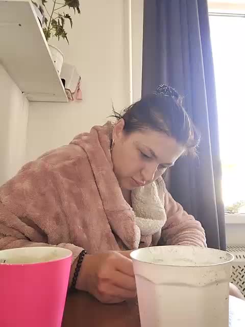 MonicaMilf Adult Chat September 5, 2025