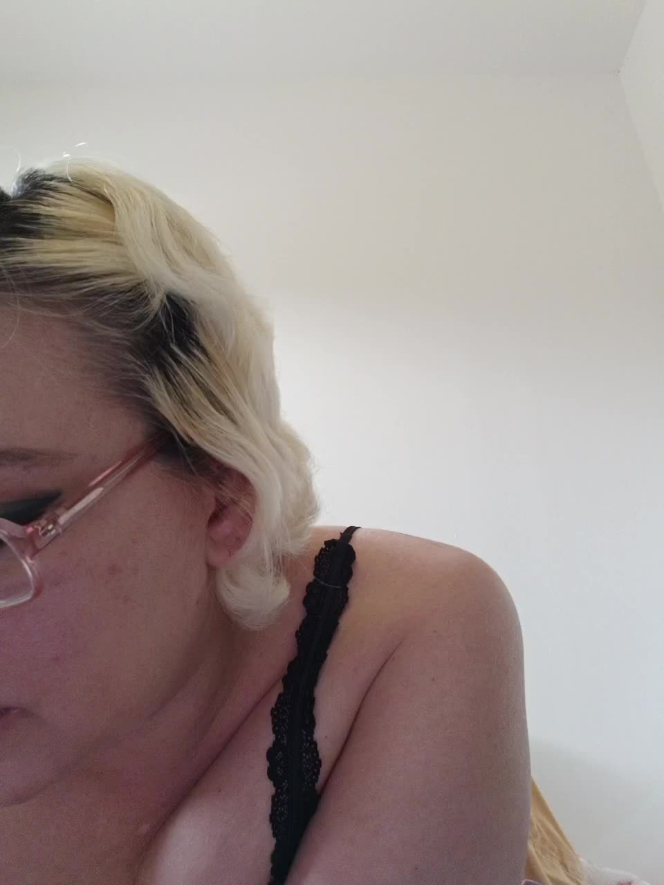 Vika211 Adult Chat September 6, 2025