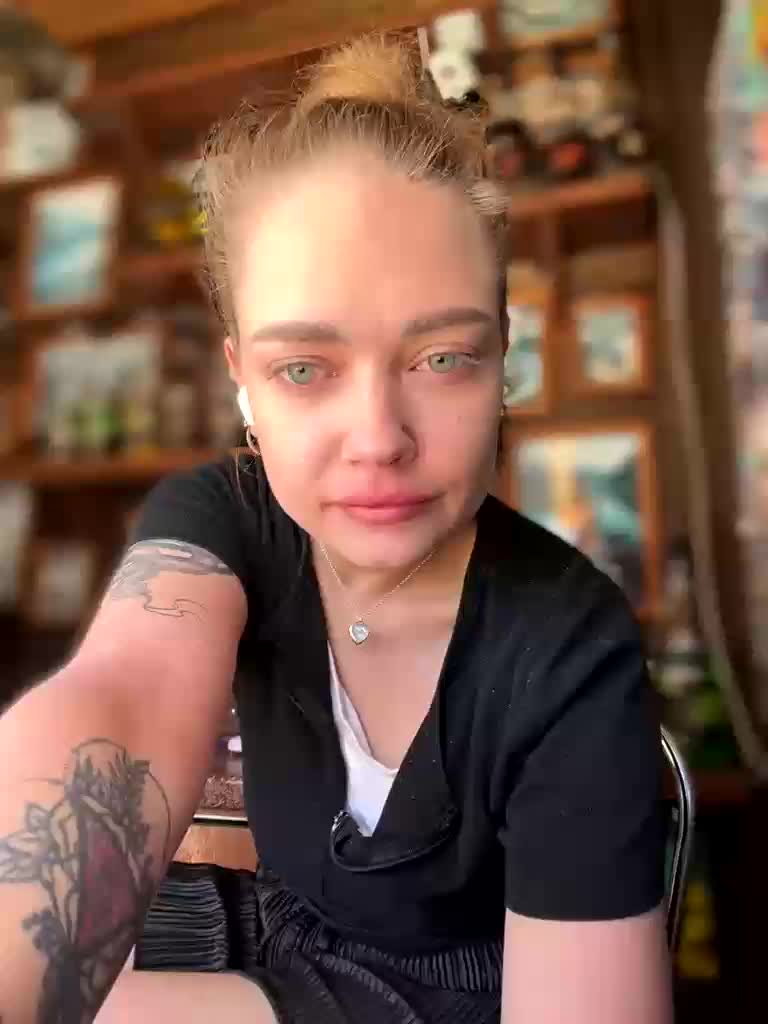 HollyGolightly Adult Chat September 6, 2025