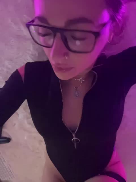 _YourGirl_6399 Adult Chat September 7, 2025