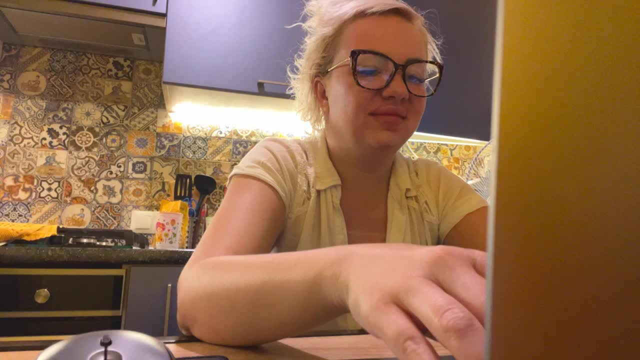 Oksana494 Adult Chat September 7, 2025