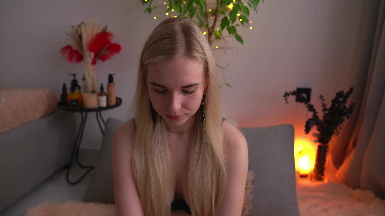 lorrielovestory Adult Chat September 7, 2025