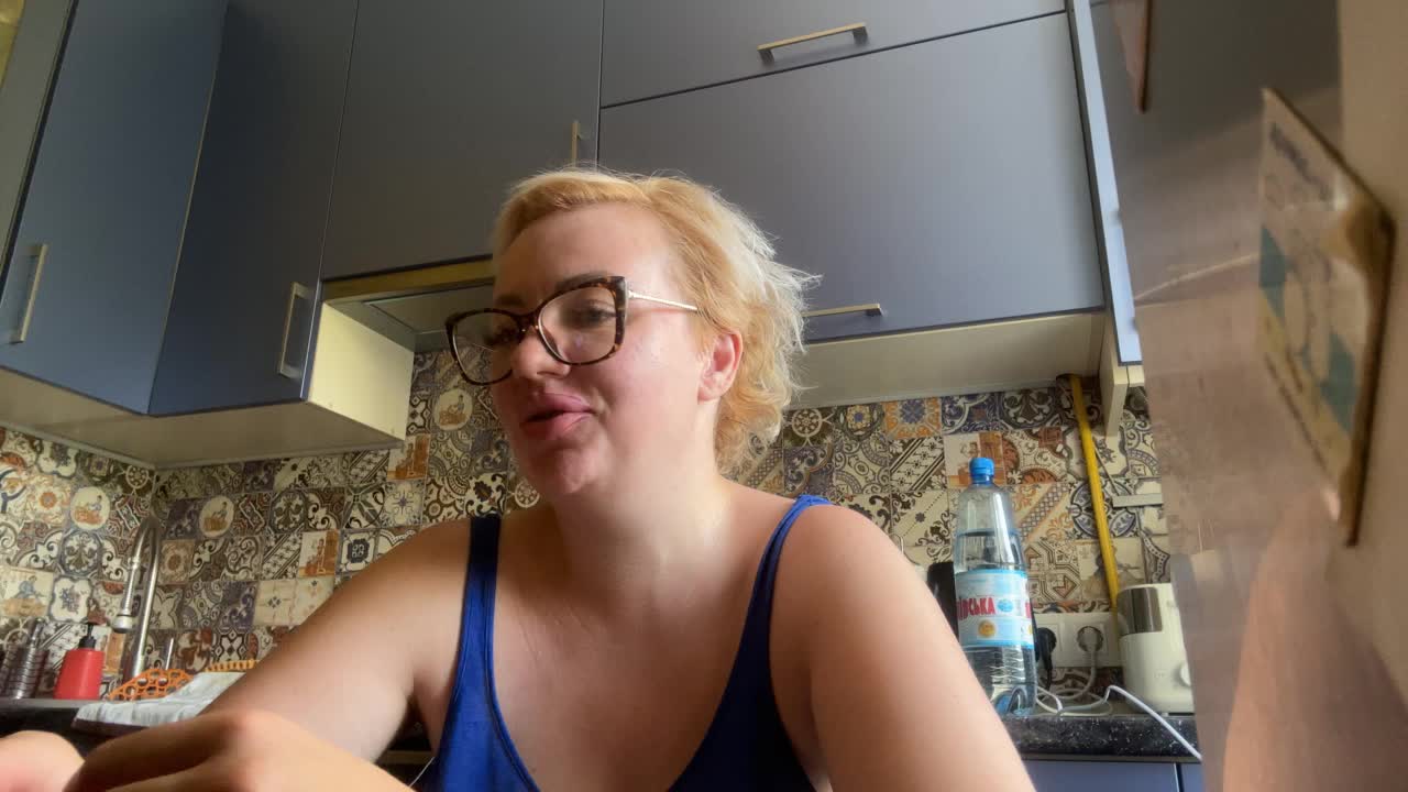 Oksana494 Adult Chat September 8, 2025