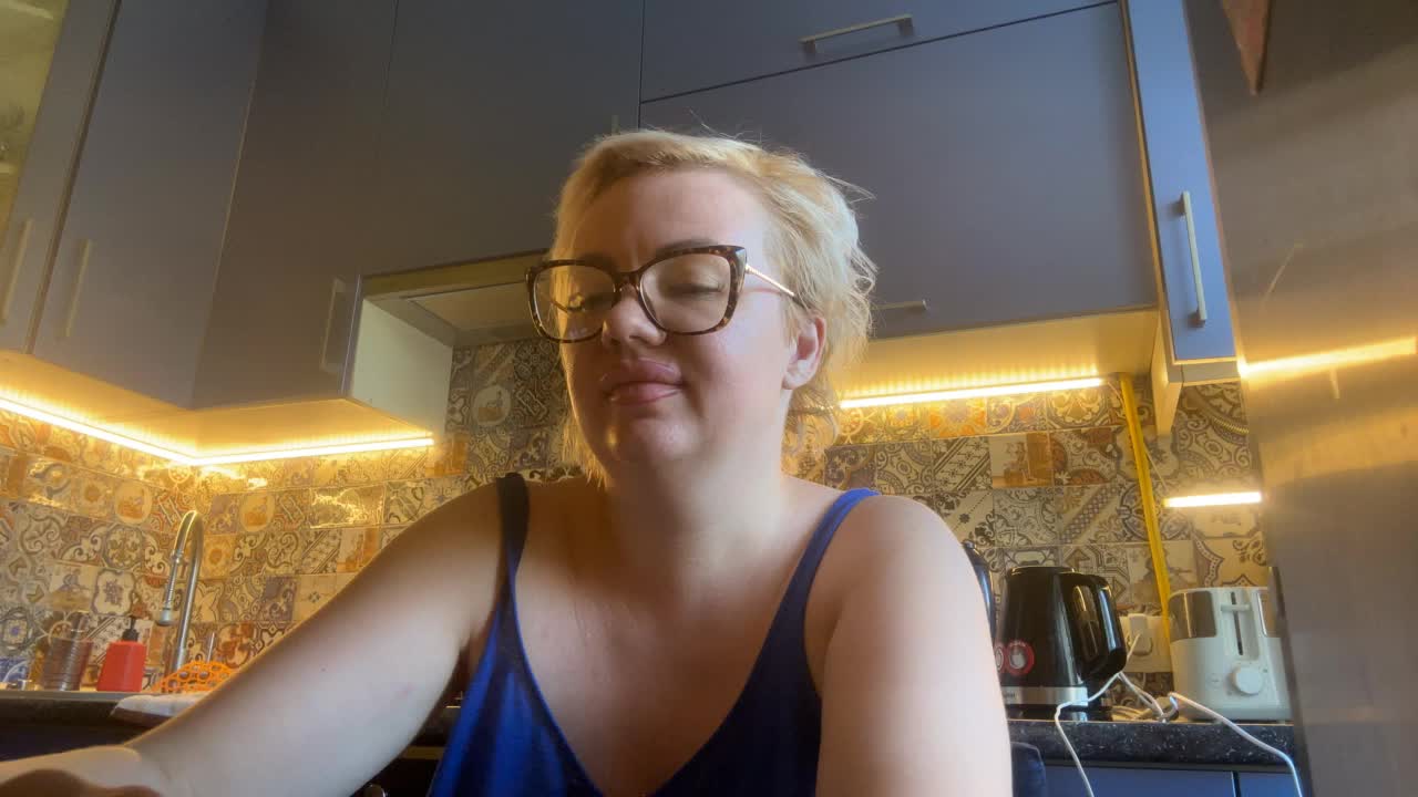 Oksana494 Adult Chat September 8, 2025