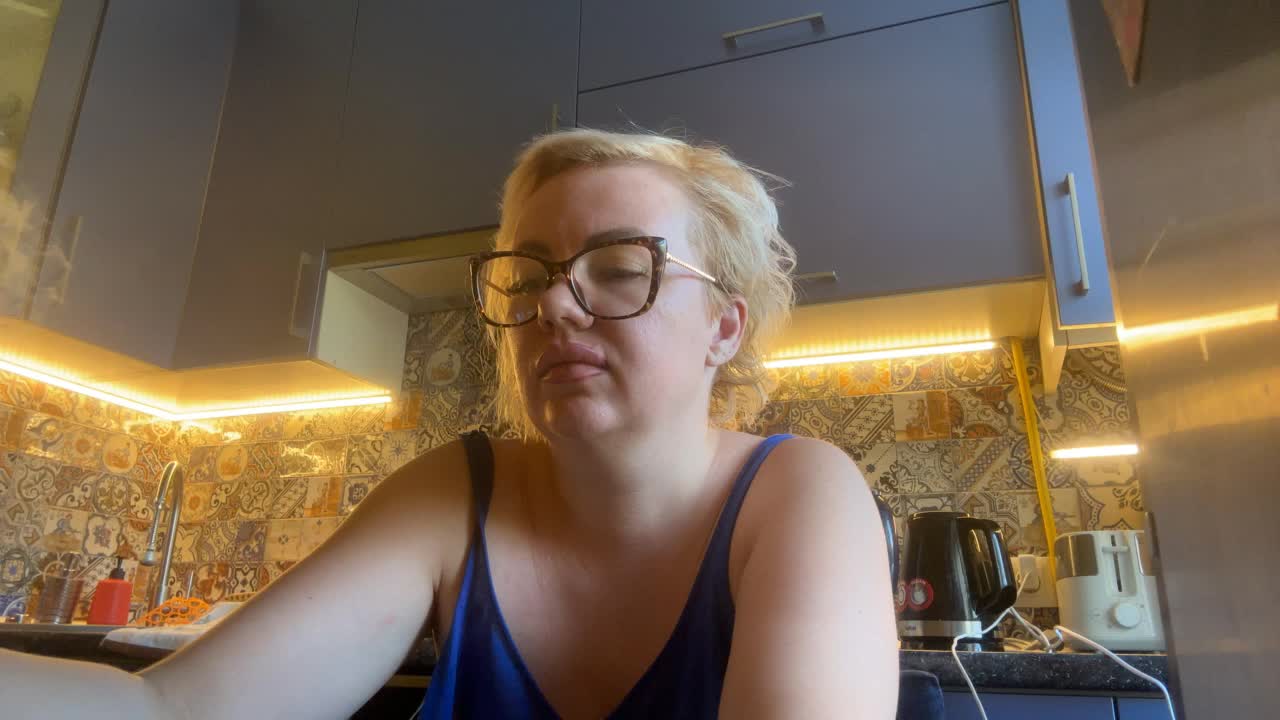 Oksana494 Adult Chat September 8, 2025