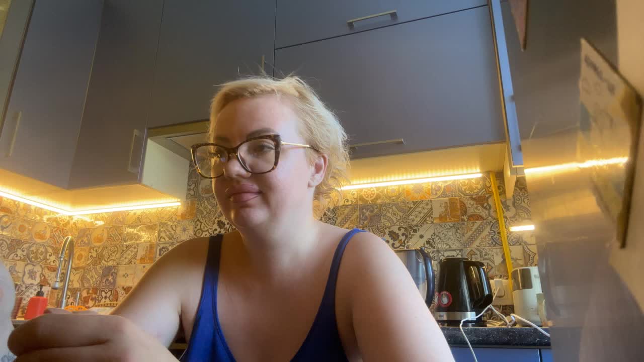 Oksana494 Adult Chat September 8, 2025