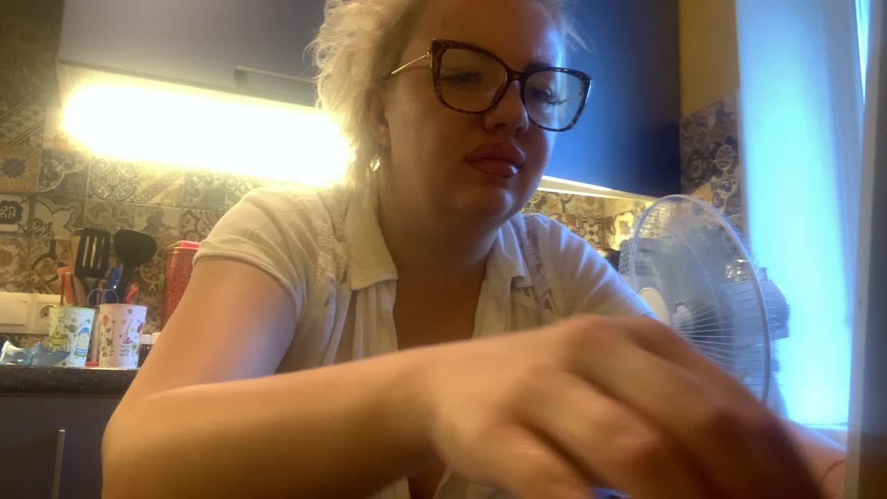 Oksana494 Adult Chat September 9, 2025