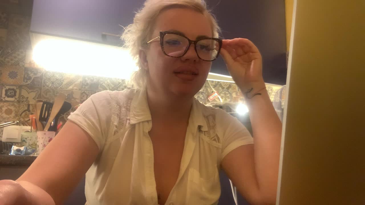 Oksana494 Adult Chat September 9, 2025