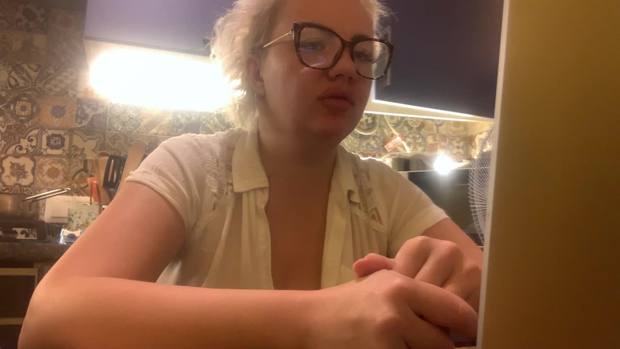 Oksana494 Adult Chat September 8, 2025