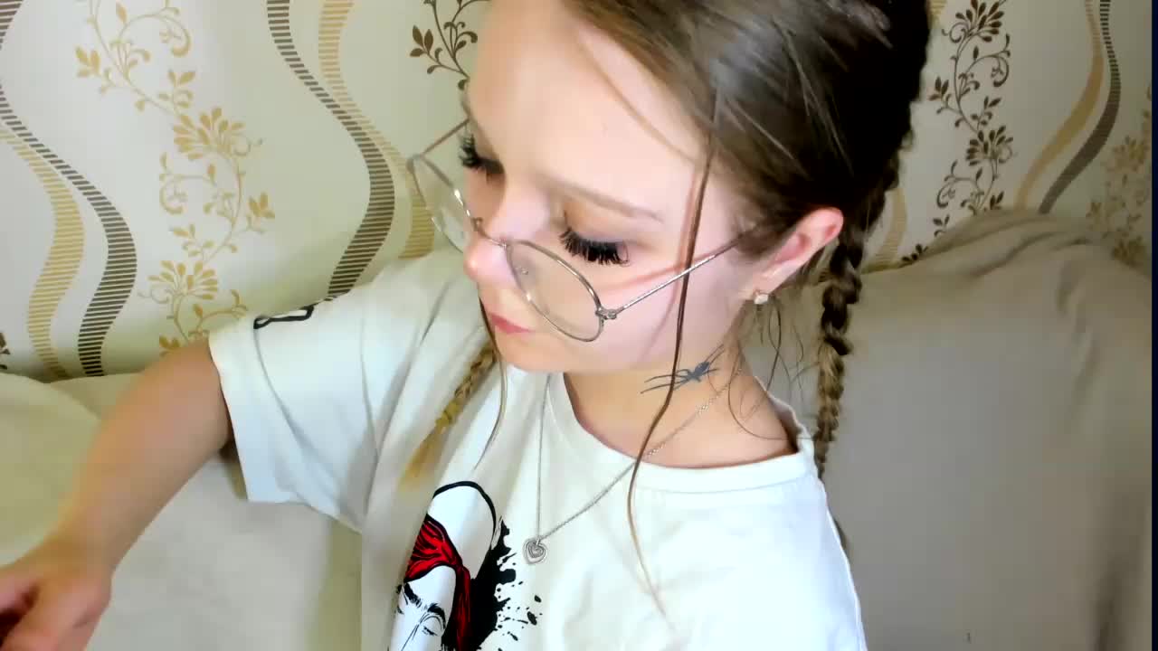 MelMooon Adult Chat September 9, 2025