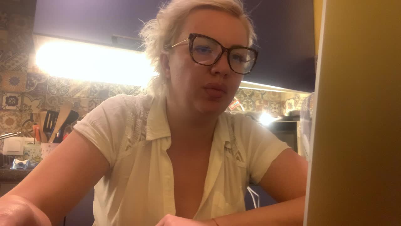 Oksana494 Adult Chat September 8, 2025