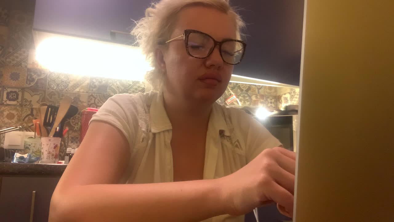 Oksana494 Adult Chat September 8, 2025