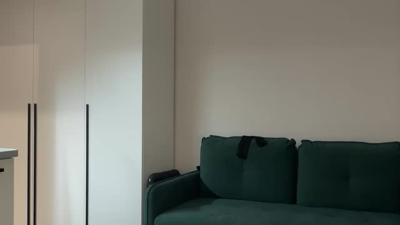 v_-_-_v Adult Chat September 8, 2025