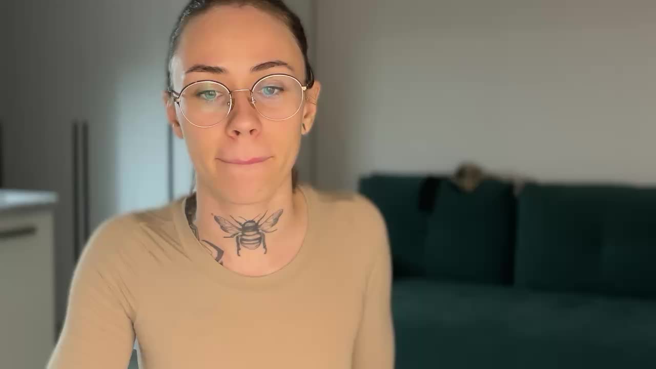 v_-_-_v Adult Chat September 9, 2025