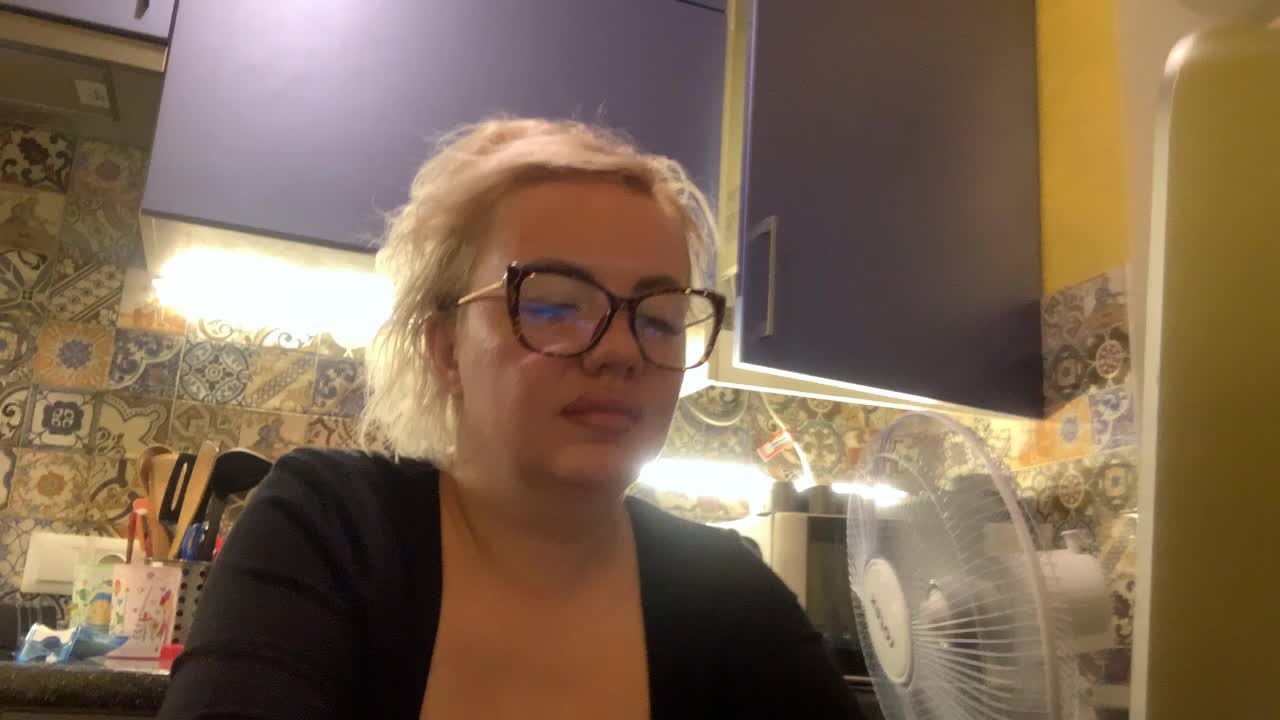 Oksana494 Adult Chat September 9, 2025